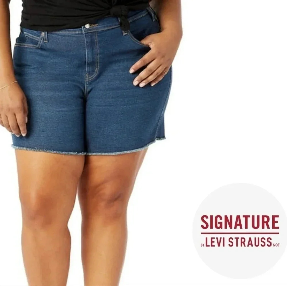 Signature by Levi Strauss  & Co. High Rise Plus Size Heritage Denim Shorts 26W. - Picture 3 of 16